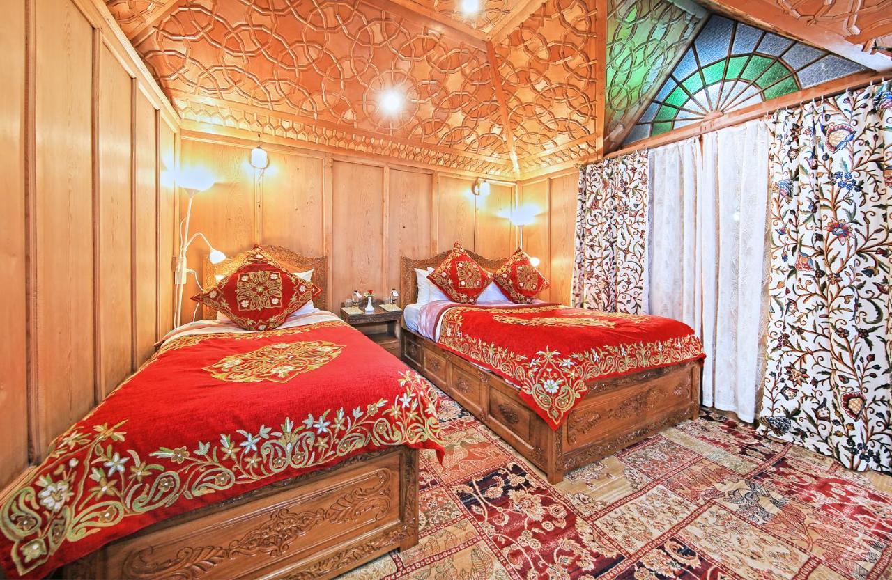 Hotel Kolu Group Of Houseboats Srīnagar Exteriér fotografie