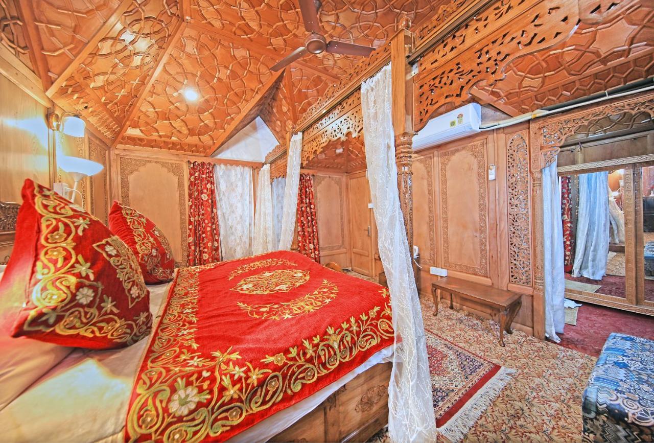 Hotel Kolu Group Of Houseboats Srīnagar Exteriér fotografie