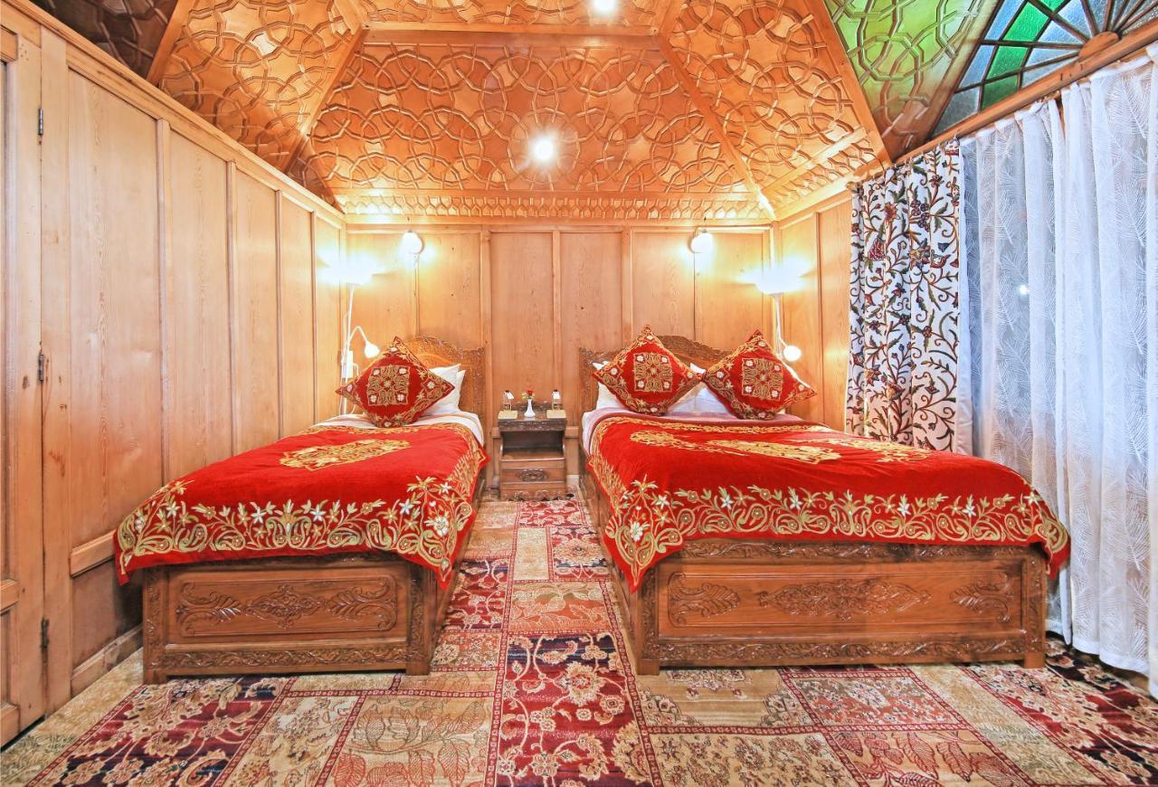 Hotel Kolu Group Of Houseboats Srīnagar Exteriér fotografie