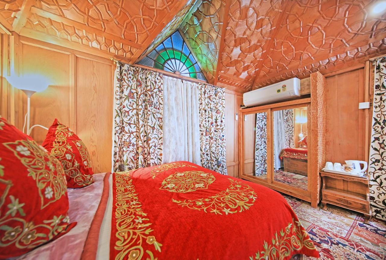 Hotel Kolu Group Of Houseboats Srīnagar Exteriér fotografie