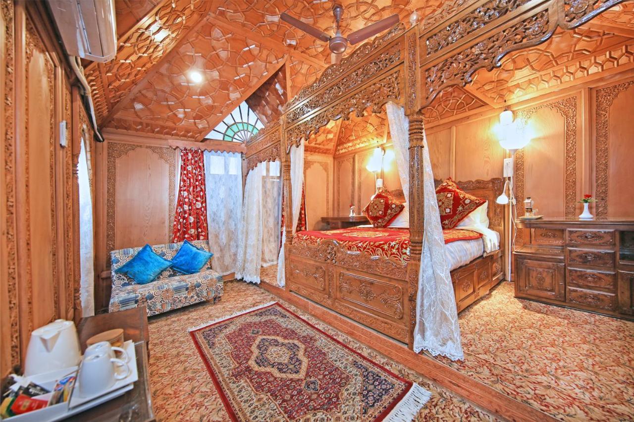 Hotel Kolu Group Of Houseboats Srīnagar Exteriér fotografie