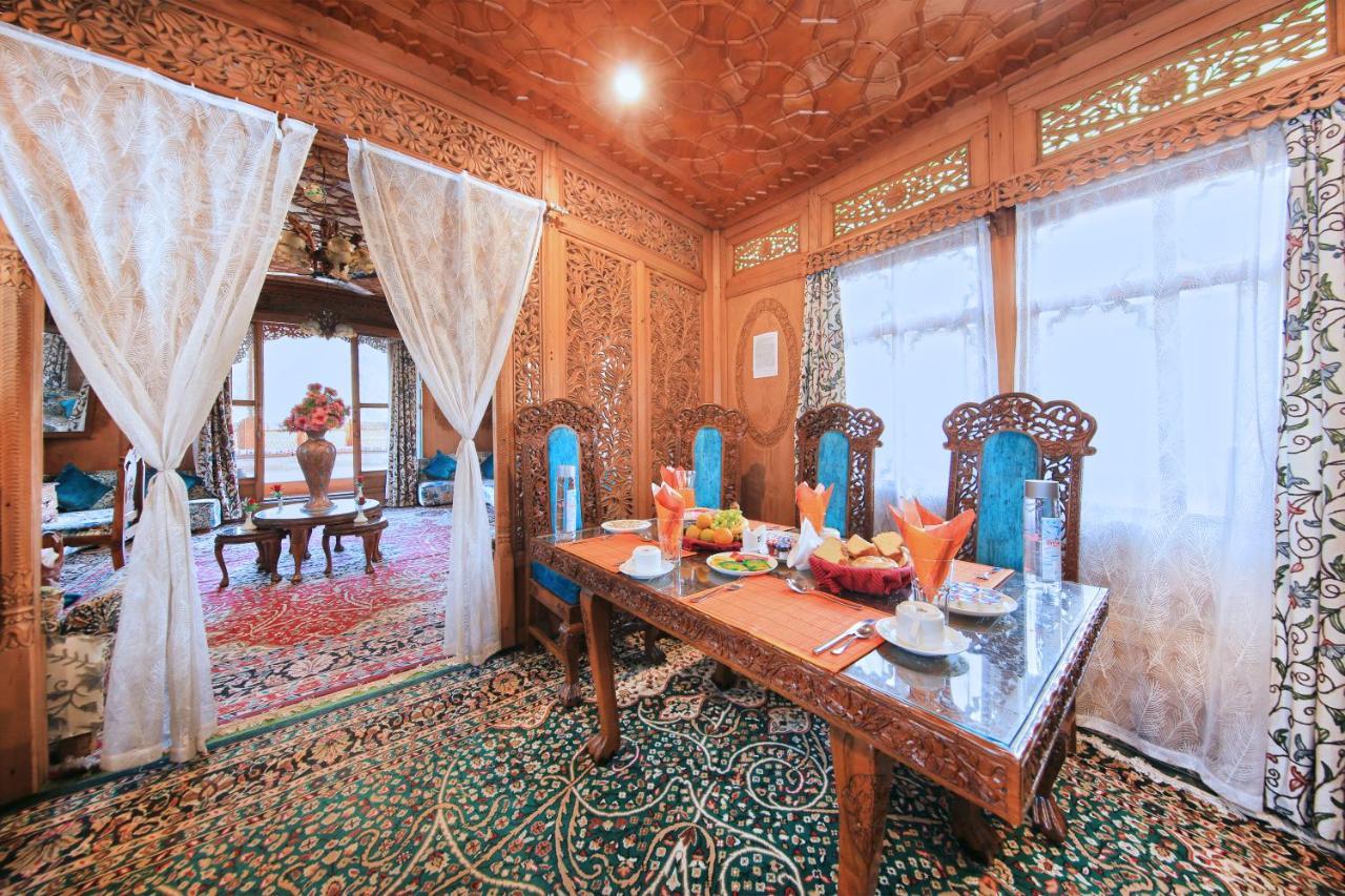 Hotel Kolu Group Of Houseboats Srīnagar Exteriér fotografie